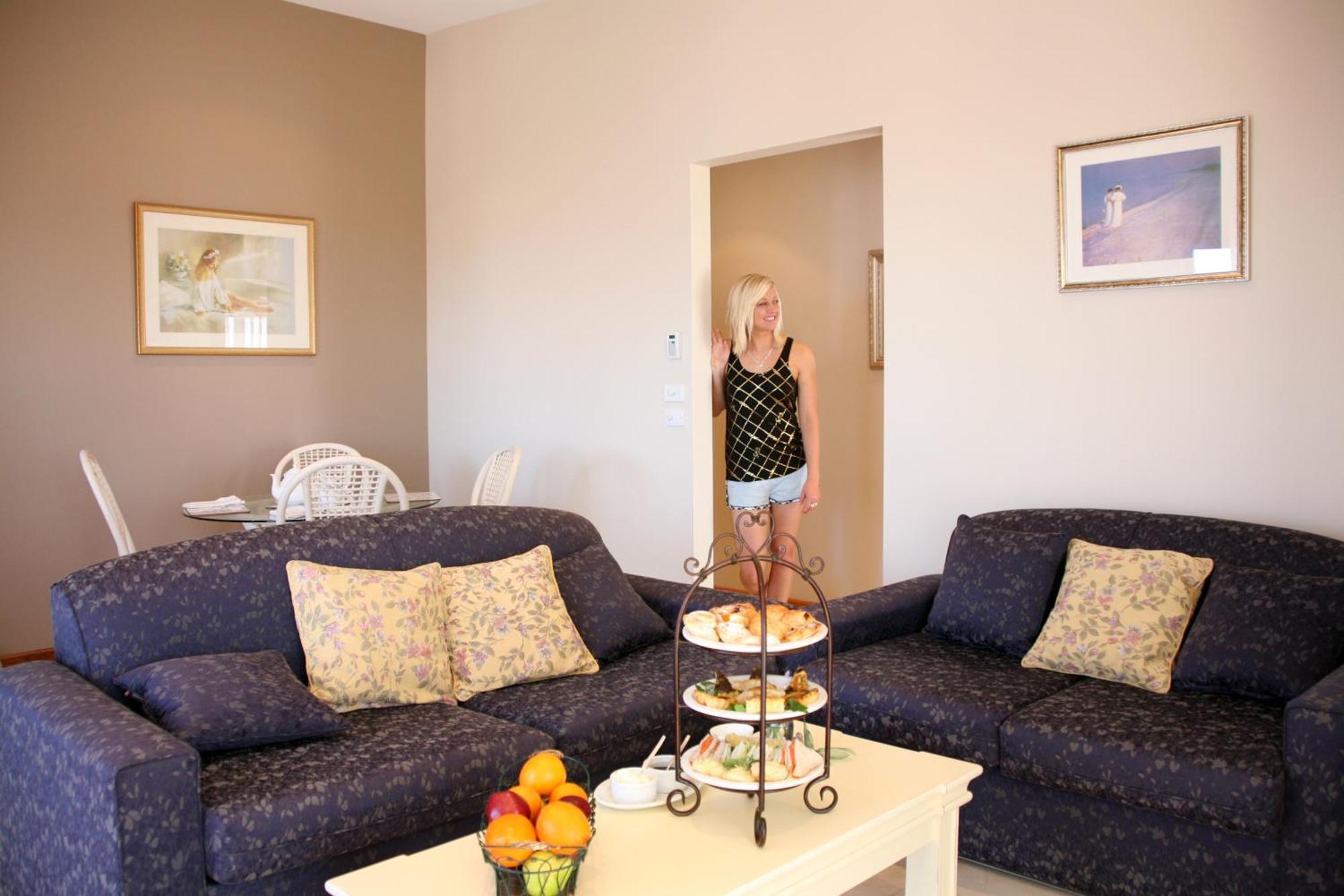 Lavender House Bed & Breakfast Entrance Bagian luar foto