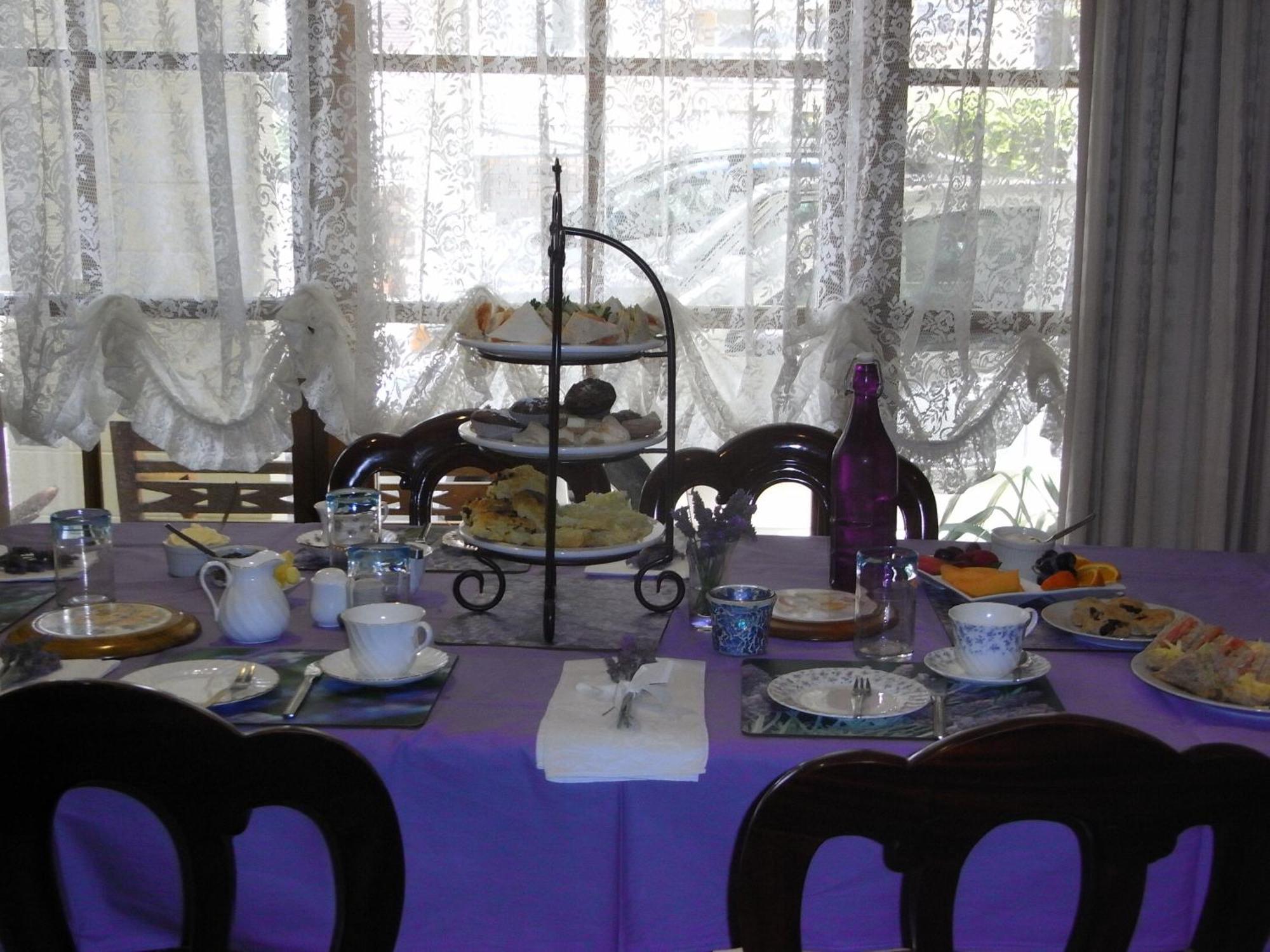 Lavender House Bed & Breakfast Entrance Bagian luar foto