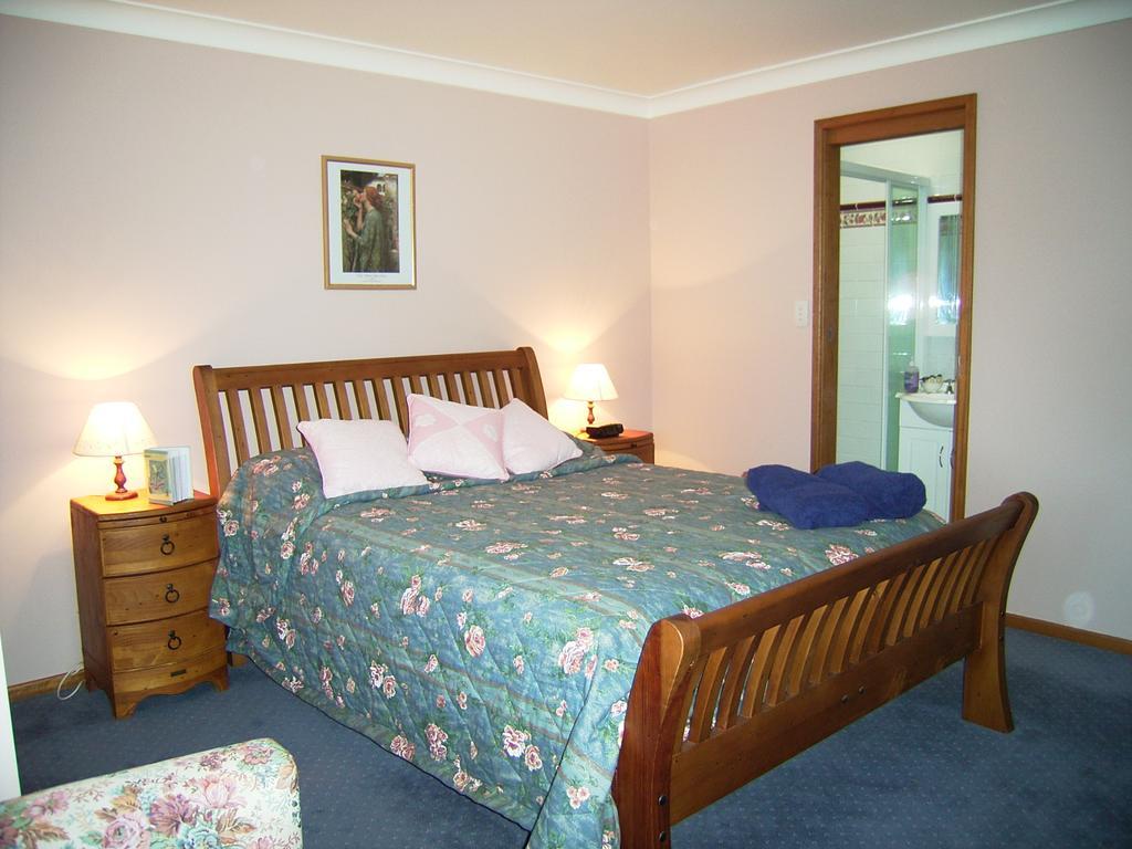 Lavender House Bed & Breakfast Entrance Bagian luar foto