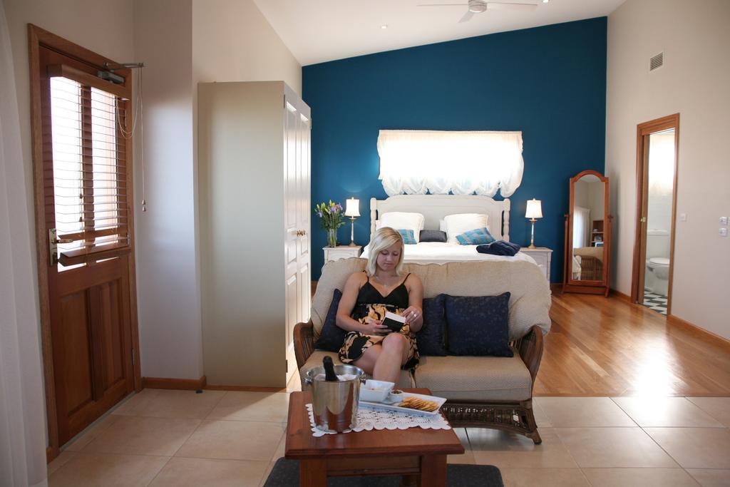 Lavender House Bed & Breakfast Entrance Bagian luar foto