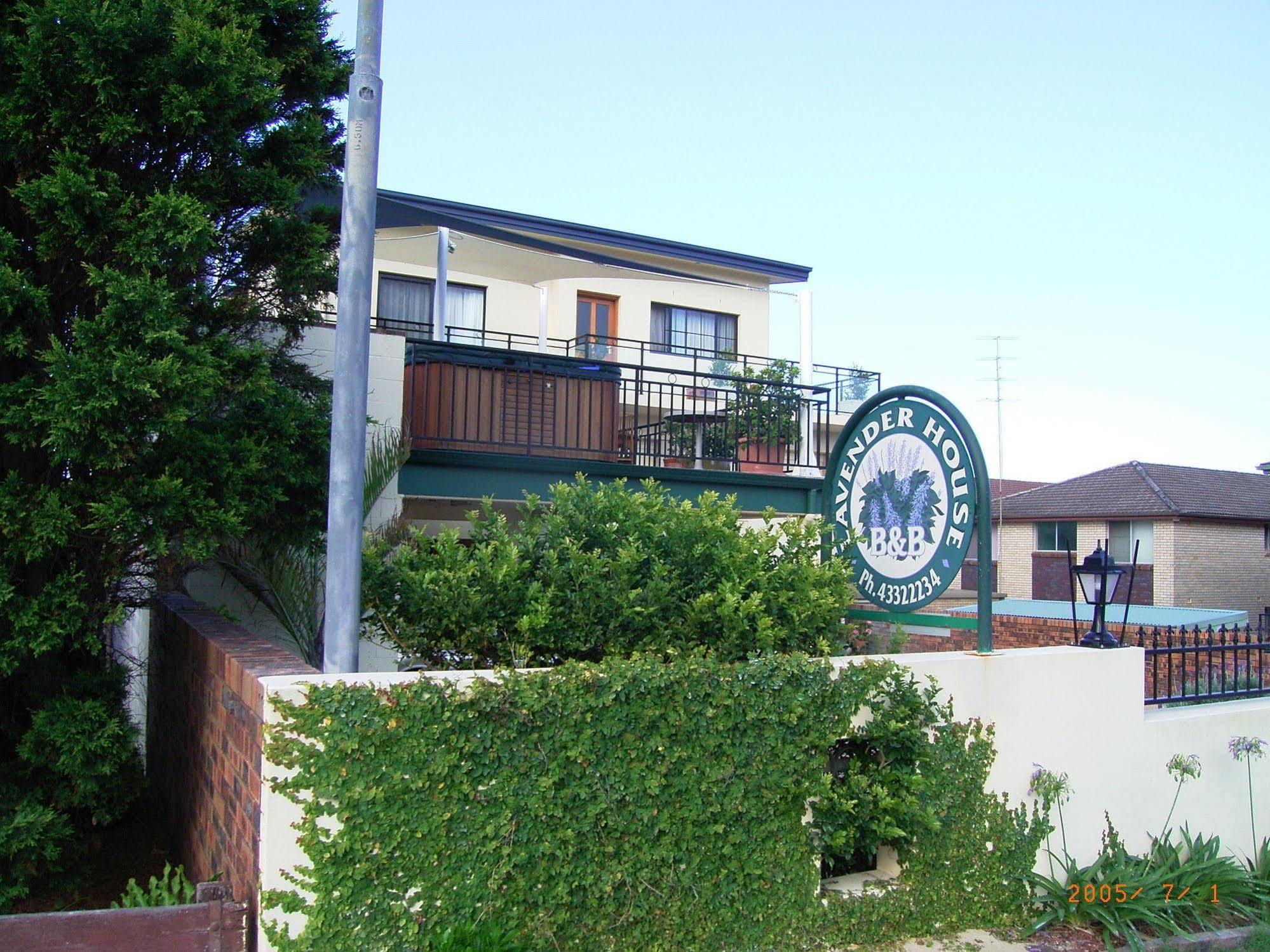Lavender House Bed & Breakfast Entrance Bagian luar foto