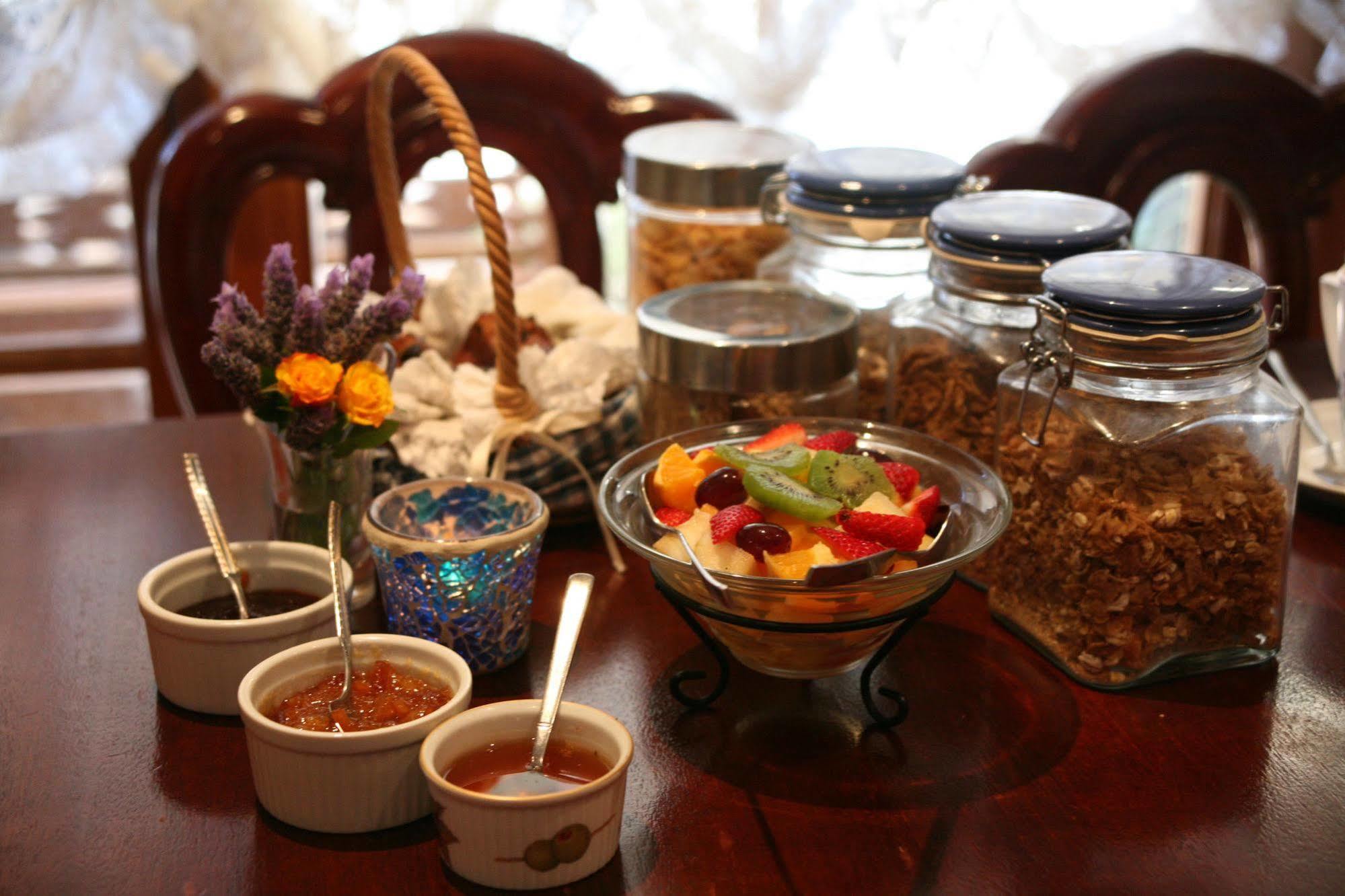 Lavender House Bed & Breakfast Entrance Bagian luar foto