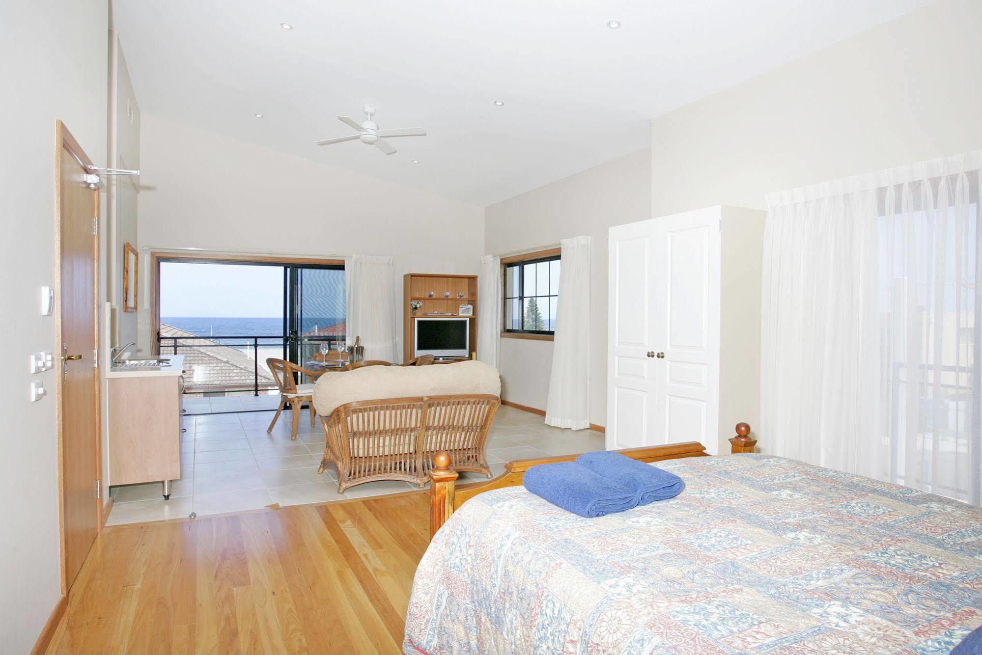Lavender House Bed & Breakfast Entrance Bagian luar foto