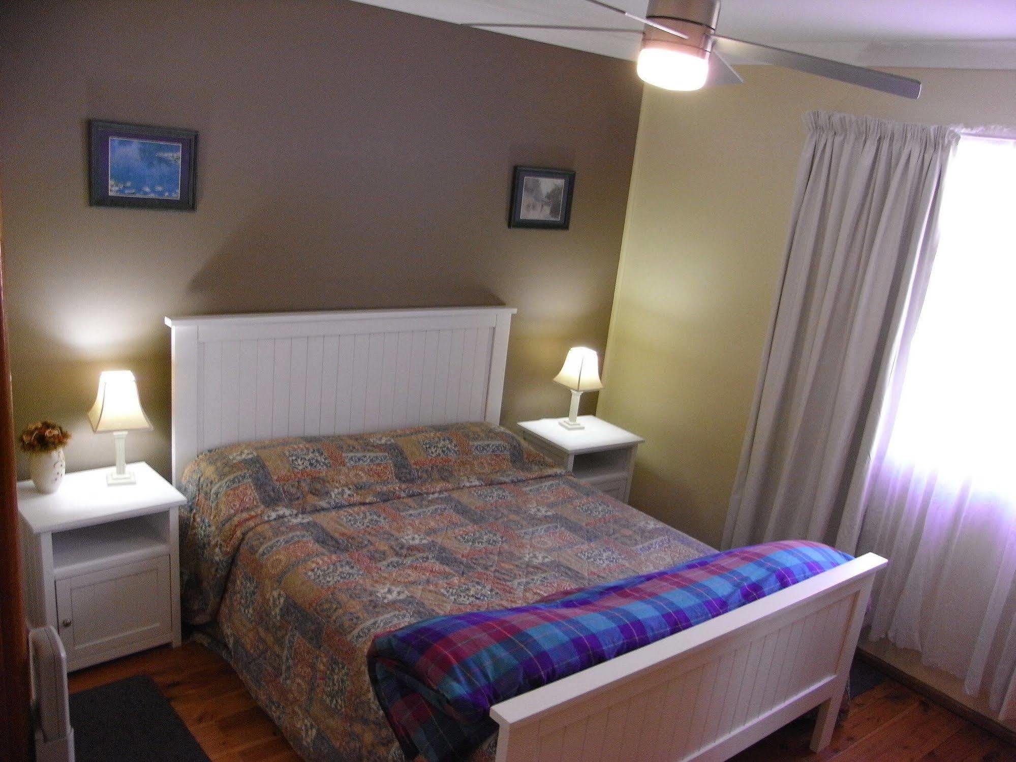 Lavender House Bed & Breakfast Entrance Bagian luar foto