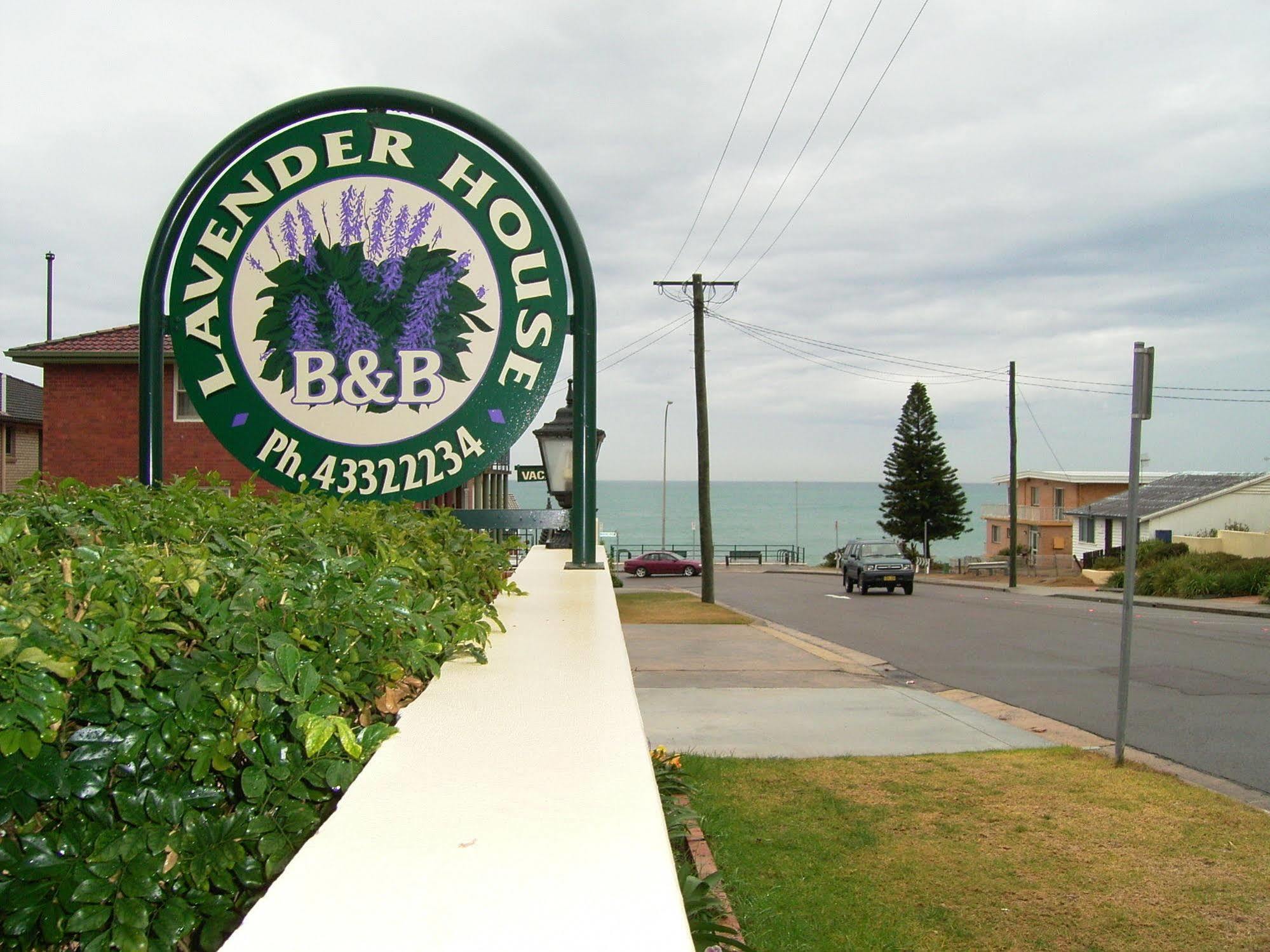 Lavender House Bed & Breakfast Entrance Bagian luar foto