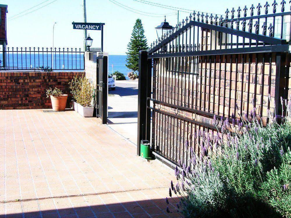 Lavender House Bed & Breakfast Entrance Bagian luar foto