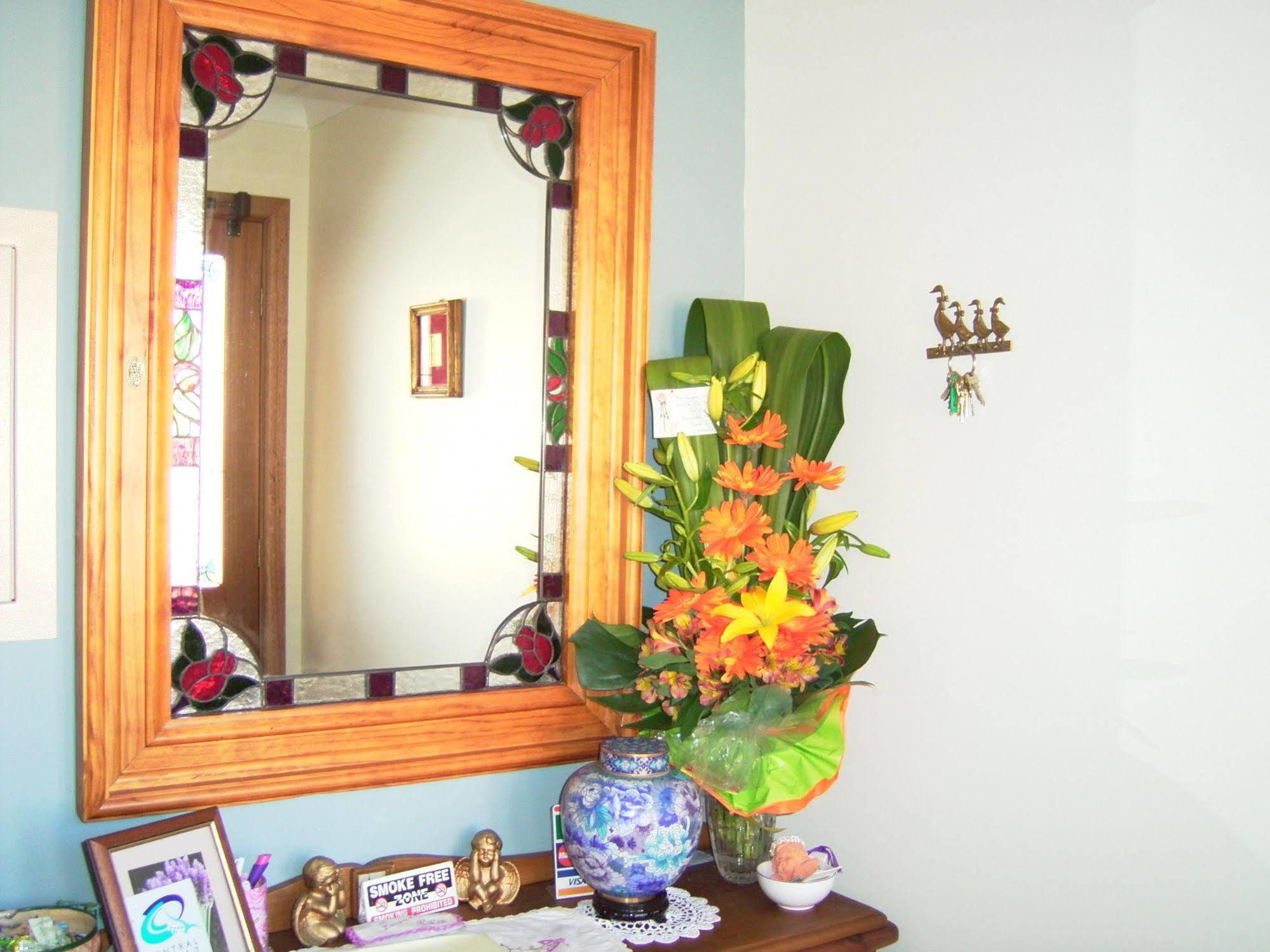 Lavender House Bed & Breakfast Entrance Bagian luar foto